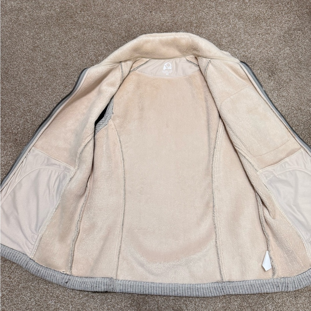 Women's Ribbed Gray Vest with Zip Pocket - Picture 3 of 6